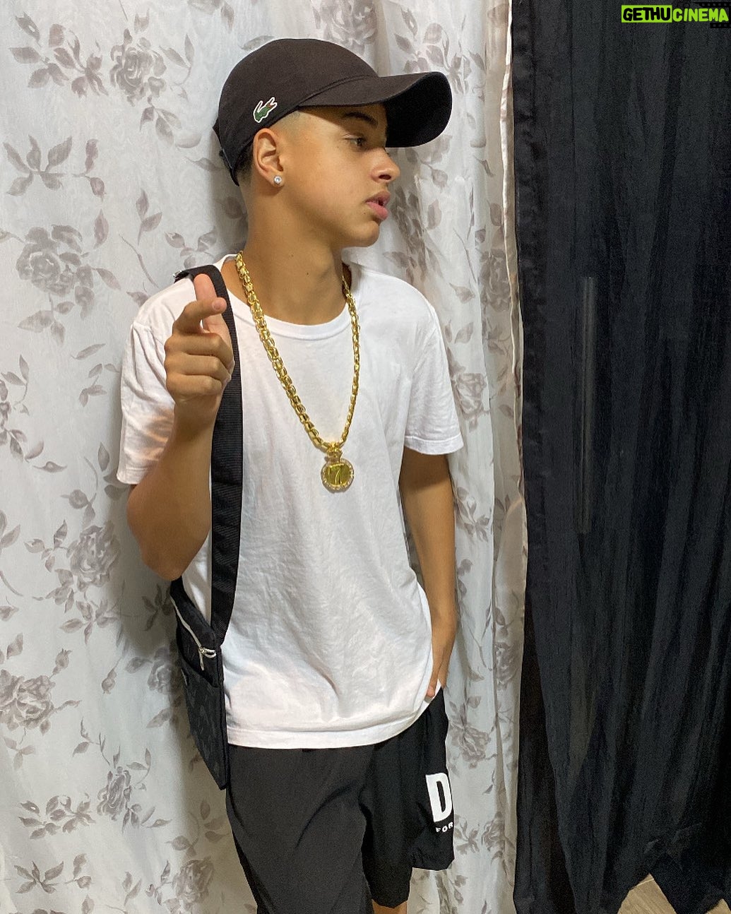 Leonardo Oliveira - 6.3K Likes - 01 não confunda 👾