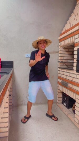 Leonardo Oliveira Instagram - Que isso novinha ? 🤷🏻‍♂️😂

#dancing #dancinhas #passinho #curte #compartilhe #compartilhealegria #leonardooliveira