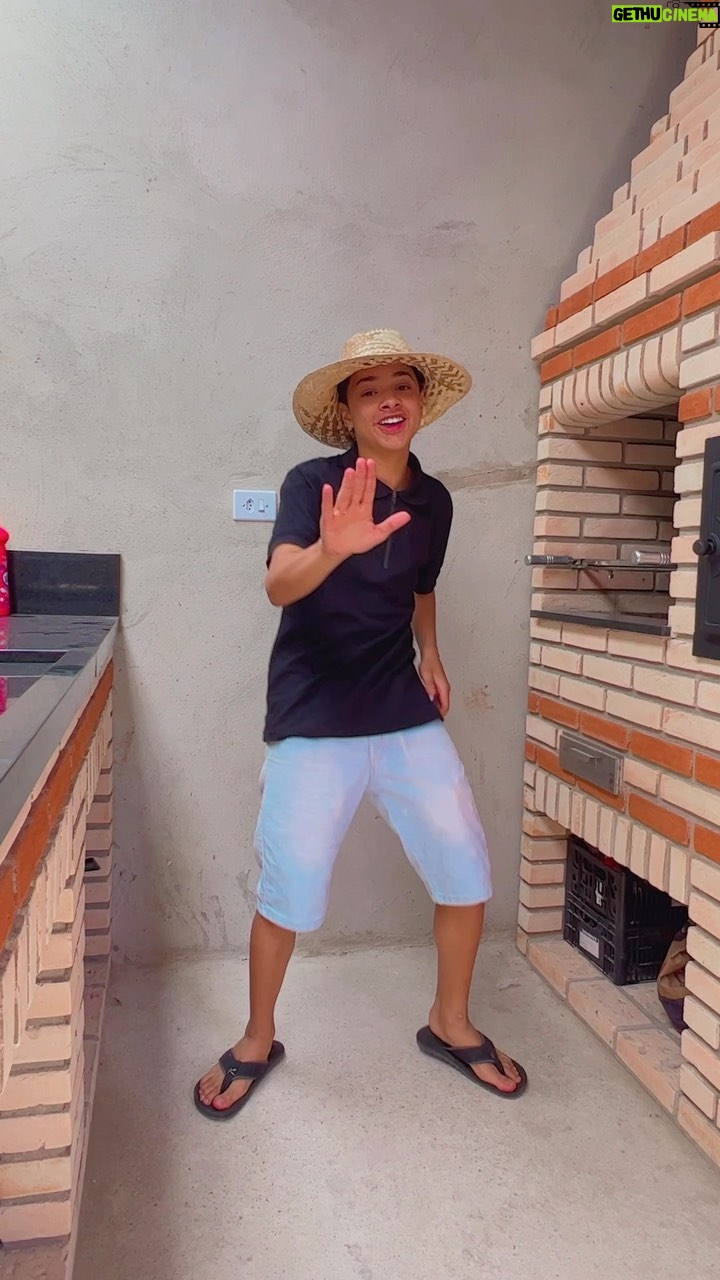 Leonardo Oliveira - 5.6K Likes - Que isso novinha ? 🤷🏻♂️😂
#dancing #dancinhas #passinho #curte #compartilhe #compartilhealegria #leonardooliveira