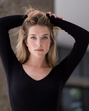 Leonie Brill Instagram - unpublished out of cam by @ilsankerphoto 🖤
happy weekend! 
_______________________
#portrait #outofcam #headshot #actress #acting #portraitart #photography #blonde #greeneyes #portraitphotography