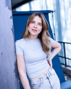 Actress Leonie Brill HD Instagram Photos and Wallpapers May 2024