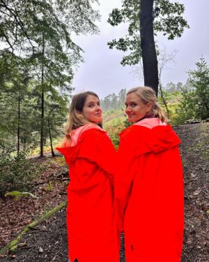 Leonie Brill Instagram - ABGEDREHT! 🎬
Das war es für mich bei @cobra11.rtl und es war soooo unfassbar toll. Hab jede Sekunde einfach nur geliebt! Freu mich jetzt schon auf den Film - das wird GEIL! 🚀
Danke an @piastutzenstein - sister from another mister und Legende @cobraeleven_erdogan und an das TOLLSTE Team!!! Hat sich wie zuhause angefühlt mit Euch! ❤️
Regie: Beste Männers @tozzafranco @der.katzmann 
Kamera: @marcusstotz @kitikitscha 
Und halt meine ganzen Herzblätters: @juliaclotten @britta_penkalla @isa.silverscream @annijanne @biancawinkel @angelikazitner @krbrsev und das ganze restliche HAMMER TEAM ❤️❤️❤️ Werde euch vermissen! 
Casting: @anjadihrberg_casting 
@agenturscenario @action_concept 
_______________________
#wrap #abgedreht #newproject #actress #alarmfürcobra11 #newmovie #alldone #acting #action #behindthescenes #love #lovemyjob