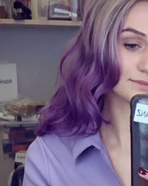 Leonie Wesselow Instagram - Super excited 💜 i haven’t been that much on Instagram recently BUT next week we‘re going to see some scenes from our work of the third season for the synchronization !!! Can‘t wait, who else? 

#howtoselldrugsonlinefast #season3 @howtoselldrugsonlinefast @netflixde