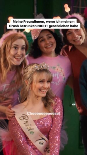 Leonie Wesselow Instagram - „hsllo ws macht du gradw <2“ 

Warum Svenja wirklich gekrönt wurde, erfahrt ihr in der neuen Staffel „Ich dich auch“ jetzt bei uns in der #ZDFmediathek 

#IchDichAuch #Queen
