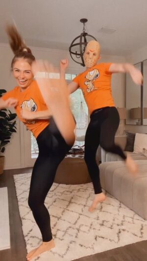 Lesa Wilson Instagram - Workin’ off that candy corn. 🍭
*
*
*
*
*
#besties #funny #comedy #laugh #pamelapumpkinhalloweenworkout #halloween #silly