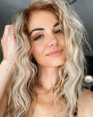 Lesa Wilson Instagram - finally feeling like summer. ☀️
*
*
*
*
*
#summer #blonde #atl