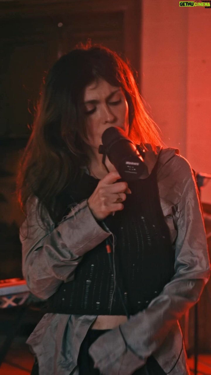 Leslie Medina - 1.6K Likes - La session live de « Ce qu’il me reste » est maintenant disponible sur ma chaîne @youtubemusic 🪷
🎥 @loiseauleo
réal musicale: @draedfull
Clavier: @francois_henri_
Basse: @jeancastelmusic
Drums: @draedfull
Mix & master: @benoit_flry
Style @valentinejaq
Merci @lapradecastle, @etendard_mgmt, @thibault_dlp, @thea.adg, @max_elkastudio @livenationfr