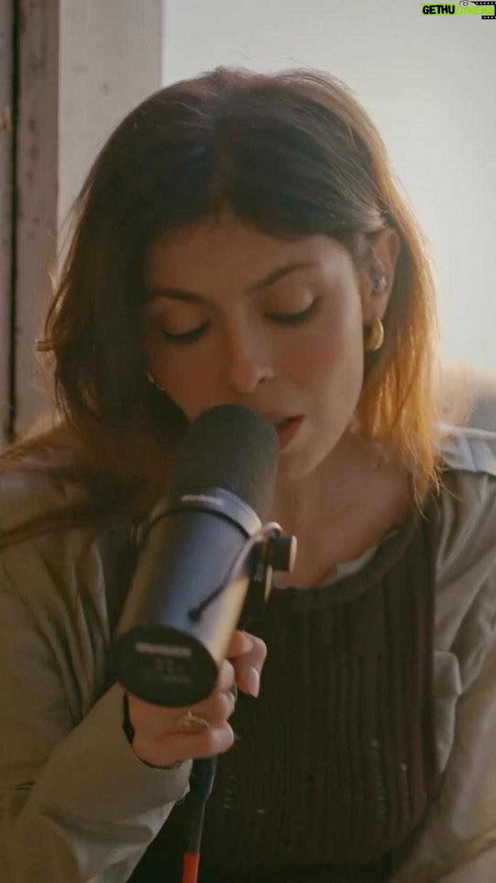 Leslie Medina - 1.1K Likes - « Adieu mon ami » Lotus Live Session, disponible maintenant sur @youtubemusic 🪷🥲
🎥 @loiseauleo
🎸 @draedfull
Mix @benoit_flry
Style @valentinejaq
Merci @lapradecastle @thibault_dlp @thea.adg @livenationfr @max_elkastudio