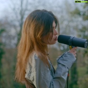 Leslie Medina - 1.1K Likes - « Boulogne mon amour » Lotus Live Session maintenant disponible en entière sur @youtubemusic 🌳🪷
🎥 @loiseauleo
Clavier: @francois_henri_
Guitare: @jeancastelmusic
Mix @benoit_flry
style @valentinejaq
Merci à @lapradecastle @etendard_mgmt @thibault_dlp @thea.adg @livenationfr @max_elkastudio
