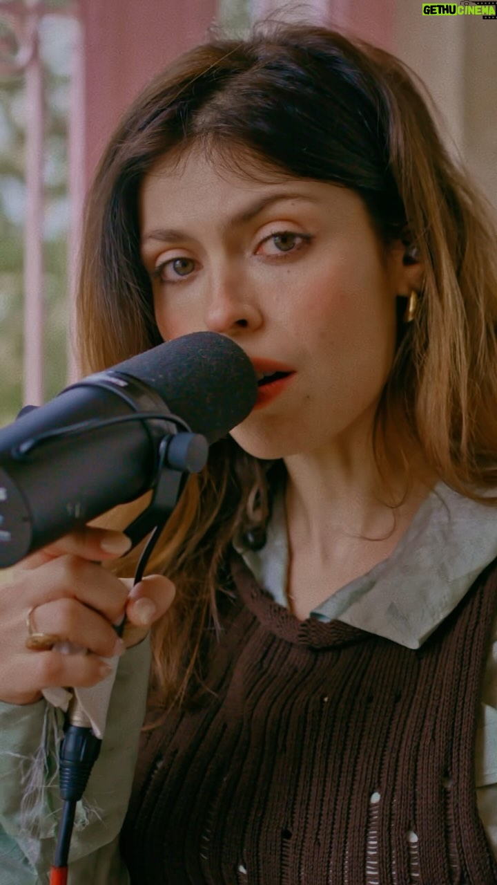Leslie Medina - 1.6K Likes - « Manquer à quelqu’un » Lotus Live Session, version entière maintenant disponible sur @youtubemusic 🪷
🎥 @loiseauleo
Supervision musicale: @draedfull
Piano @francois_henri_ ✨
Mix @benoit_flry
Style @valentinejaq
Merci à @lapradecastle @etendard_mgmt @thibault_dlp @thea.adg @livenationfr @max_elkastudio @jeancastelmusic