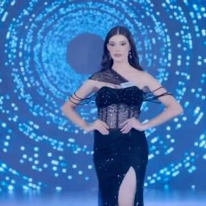 Letícia Frota Instagram - 𝐓𝐎𝐏 𝐌𝐎𝐃𝐄𝐋 - 𝟕𝟏𝐒𝐓 𝐌𝐈𝐒𝐒 𝐖𝐎𝐑𝐋𝐃

Confira imagens inéditas da @letticiafrota, 62a Miss Brasil Mundo e Miss World Americas, na etapa de Top Model do @missworld.

Lembrando que Letícia foi Top 5 do grupo das Americas e Caribe.

Para o segundo desfile da etapa Top Model e Fashion Designer, @letticiafrota escolheu esse vestido @samteshy. O vestido que tem inspiração indiana, é drapeado na parte da frente com transparência na cintura, bordados com mix de cristais e paetês, propício para este momento. 

Look: @samteshy 
Stylist: @samuelteixeira_01 
Passarela: @franklinnegrinoficial 

O CNB tem Patrocínio: @doterrabr
@machadinhothermas 
 
👑🇧🇷 

#cnb #cnb2022 #concursonacionaldebeleza #missbrasil #missbrasilmundo #62missbrasilmundo #missworld #missworldbrasil #missmundo #leticiafrota #belezapelobem #beautywithapurpose #miss #beautyqueen #grandslam #doterra