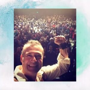 Levent Üzümcü Instagram - Sevgili @artgoldie1  @art_goldie_ ‘nin boyadığı bu resmin efektlerini @tfilizkl yaptı. SMA’lı kardeşlerimiz yararına açık artırmaya çıkarıyoruz. Bakalım kim alacak? Destekleriniz için şimdiden sağ olun.