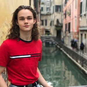 Levi Miller Instagram - Lettin’ my hair down in Venezia! 🎭❤️