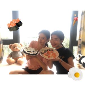 Li Landy Instagram - 家庭寿司教学日.
WITH Kanon❤️
-
-
-
-
-
-
-
-
#sushi #Japanesecuisine#sashimi