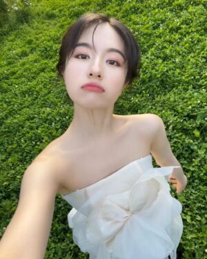 Li Landy Instagram - #就是要再发一遍
#就是喜欢奇奇怪怪的角度
#发完就跑咯
#晚安吧
🦄🦋🧚🏻‍♀️🫐