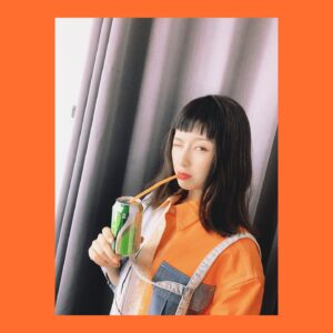 Li Landy Instagram - 易拉罐的拉开迅速降温了夏天(⁎⁍̴̛ᴗ⁍̴̛⁎)
❄️🌞❄️
🌱☘️🍀