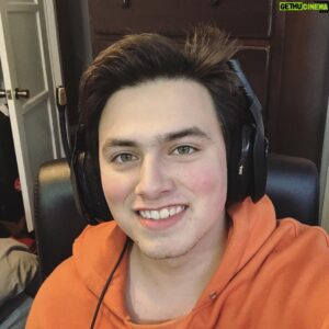 Liam Attridge Instagram - HEY GUYS!! IM STREAMING FORTNITE ON TWITCH IF YOU WANNA COME SAY HI!!! Links in my story!!!!