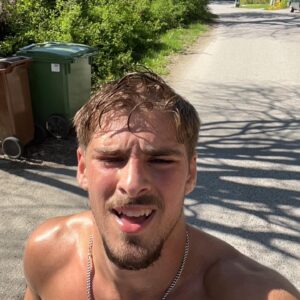 Liam Pitts Instagram - Senaste!🐎👨🏽‍🔬💥