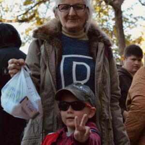 Liev Schreiber Instagram - Russia is again relentlessly bombarding cities across Ukraine. Our 20  vetted & verified partners are working around the country to meet the needs of their communities—whether food, medicine, shelter, medical care, mental health, specialized services for children & elderly, and more. They need your support more than ever. Donate now at www.bluecheck.in