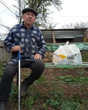 Liev Schreiber Instagram - @rescue.now’s Patronage Project supports elderly Ukrainians in need, providing them with companionship, resources, and a support system. BlueCheck’s grant to Rescue Now keeps the program running so it can care for 600 beneficiaries, many of whom are facing the war alone. 

The program covers: 
- Food 
- Medicine
- Hygiene
- Medical equipment
- Household needs
- Psychological support

Since the beginning of Russia’s invasion of #ukraine, a considerable number of elderly people have been without proper care and attention. Malnutrition, limited financial resources, emotional and mental health challenges, and social isolation are a few of the hardships that the elderly face in Ukraine. 

Please give today so that we can continue getting aid to vetted local organizations that are best situated to identify and address the actual needs on the frontline. bluecheck.in/donate

Thank you!