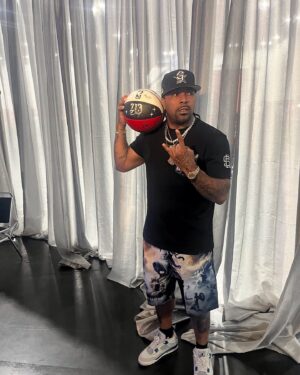 Lil' Flip Instagram - “ #713DAY #713 🤘🏾🤠🍀🔩🎥 I LIKE THIS PICTURE BETTER!! 💪🏾♓️🍀💯🤠 #YADIG “