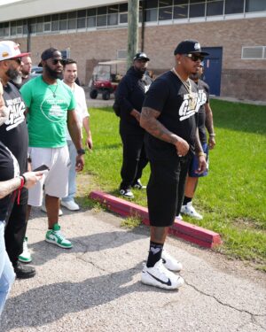 Lil' Flip Instagram - My brother @lilflip713 pulled up with the @antibullygang for Daniel who has Autism & has been dealing with bullying at Patrick Henry Middle in Houston, tx. Thank you Flip & to all my brothers that pulled up for Daniel. He's a great kid, i can't believe they were bullying him but we got your back Daniel❤️💪🏽 #antibullygang #thefightagainstbullying

Pic by: @not45ive