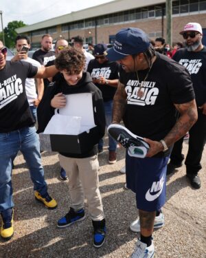 Lil' Flip Instagram - My brother @lilflip713 pulled up with the @antibullygang for Daniel who has Autism & has been dealing with bullying at Patrick Henry Middle in Houston, tx. Thank you Flip & to all my brothers that pulled up for Daniel. He's a great kid, i can't believe they were bullying him but we got your back Daniel❤️💪🏽 #antibullygang #thefightagainstbullying

Pic by: @not45ive