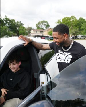 Lil' Flip Instagram - My brother @lilflip713 pulled up with the @antibullygang for Daniel who has Autism & has been dealing with bullying at Patrick Henry Middle in Houston, tx. Thank you Flip & to all my brothers that pulled up for Daniel. He's a great kid, i can't believe they were bullying him but we got your back Daniel❤️💪🏽 #antibullygang #thefightagainstbullying

Pic by: @not45ive