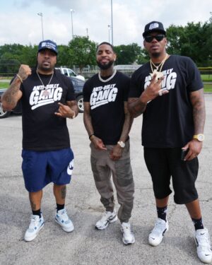 Lil' Flip Instagram - My brother @lilflip713 pulled up with the @antibullygang for Daniel who has Autism & has been dealing with bullying at Patrick Henry Middle in Houston, tx. Thank you Flip & to all my brothers that pulled up for Daniel. He's a great kid, i can't believe they were bullying him but we got your back Daniel❤️💪🏽 #antibullygang #thefightagainstbullying

Pic by: @not45ive