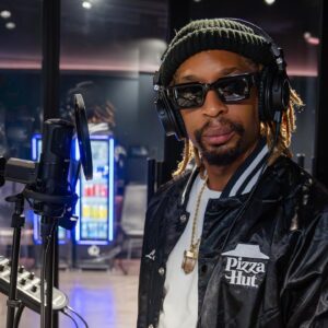 Lil' Jon Instagram - NEW FLAVORS SO CLUTCH....NO ONE OUTPIZZAS THA HUT!!!! HOPPED IN THA STUDIO WIT @pizzahut TO DROP THIS MINI TRACK
🍕🗣🔥THAT NEW HOT HONEY PIZZA AND WINGS GOT A KICK...wHut⁉️#PizzawHut #PizzaHut_Partner