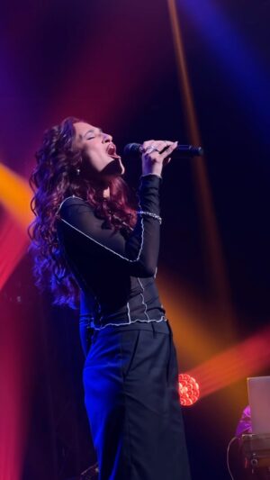Lili-Ann De Francesco Instagram - Allan Slaight JUNO Master Class alum @lilidefrancesco stuns with her performance of “the girl (that you can’t get over)” during the JUNO Opening Night Awards Presented by @music_canada