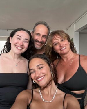 Lili-Ann De Francesco Instagram - Two weeks of laughter, music with amazing people, cosmos and sun with the fam 💛 thank you @clubmedcancun , you were great as always