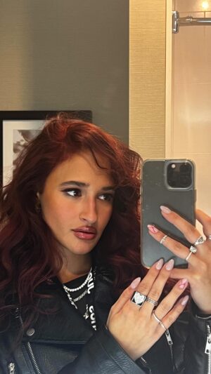 Lili-Ann De Francesco Instagram - Brunette all the way @jennings.color