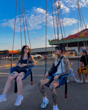 Lili-Ann De Francesco Instagram - the past couple weeks… 🧚🏽‍♂️🏡🎶🍻🎢🐣👩🏻‍❤️‍💋‍👨🏻🎤🎉