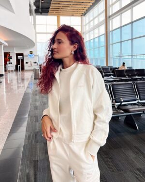 Lili-Ann De Francesco Instagram - Airport fit with @puma 🤍
