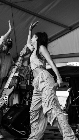 Lili-Ann De Francesco Instagram - Comment which song should I do !!!!!!!! 🥵🫶🏽🤞🏽