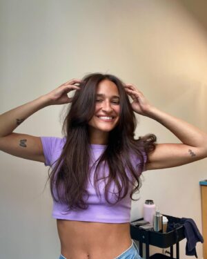 Lili-Ann De Francesco Instagram - bye bye red, hello brunette <3