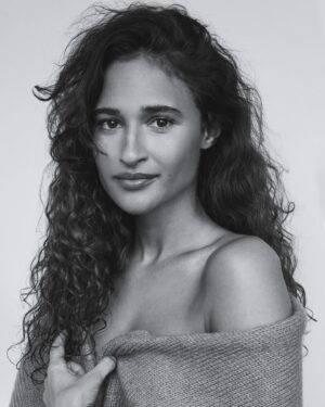 Lili-Ann De Francesco Instagram - Officially part of the family @emamodels 🩷