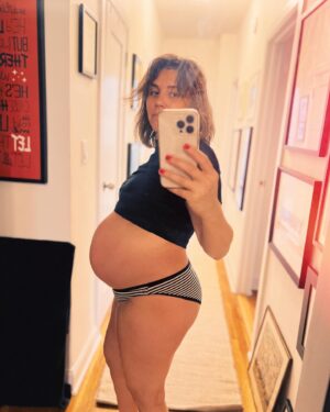 Lili Mirojnick Instagram - #20weeks
