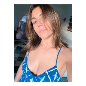 Lili Mirojnick Instagram - Summer refresh. Feeling....lighter. 
🖍 @sarahdhair 
@andrew_b_wachter—watch out, you’re next ✂️