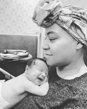 Lilli Cooper Instagram - Desi Charles McLoughlin, our eclipse babe 🌖🌘🌑🌓🌔born April 8th, decided to show up a month early!!! And he’s making Bodie a very happy big bro.