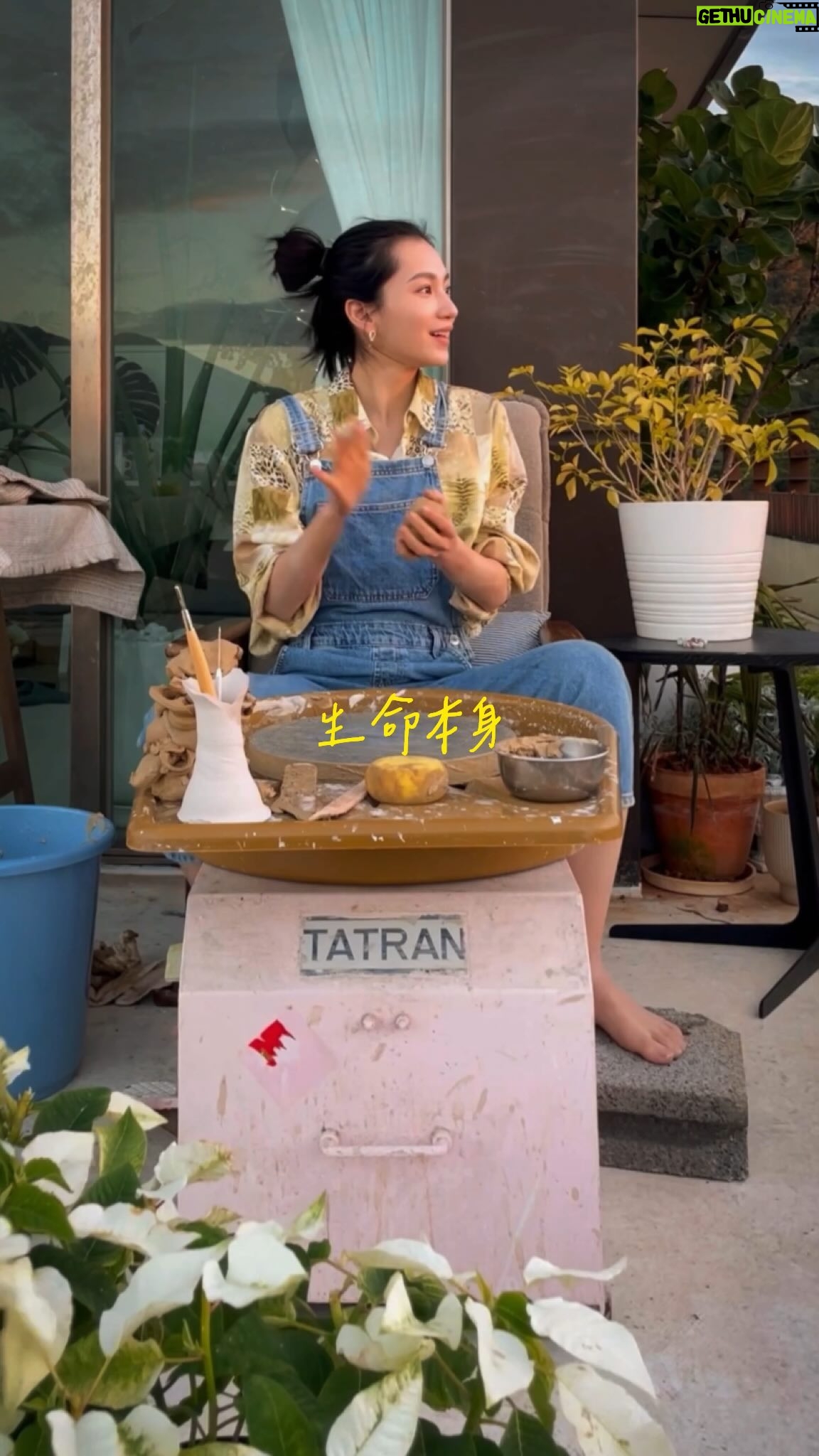 Lilli Lin - 3 Likes - 被夕陽療癒 ᕕ( ᐛ )ᕗ
magic hour is my happy hour🥹
有一天,小魚問一隻老魚:「海洋在哪裡?我要去找它!」老魚:「海洋?你就在海洋當中了啊!」小魚:「不!這不是海洋!這是水!」老魚:「我們一直都在其中,沒有離開。」—《靈魂急轉彎》
“I heard this story about a fish. He swims up to this older fish and says, “I’m trying to find this thing they call the ocean.” “The ocean?” says the older fish. “That’s what you’re in right now.” “This?” says the young fish. “This is water. What I want is the ocean.” - movie “Soul”
Earrings @atticaccessories