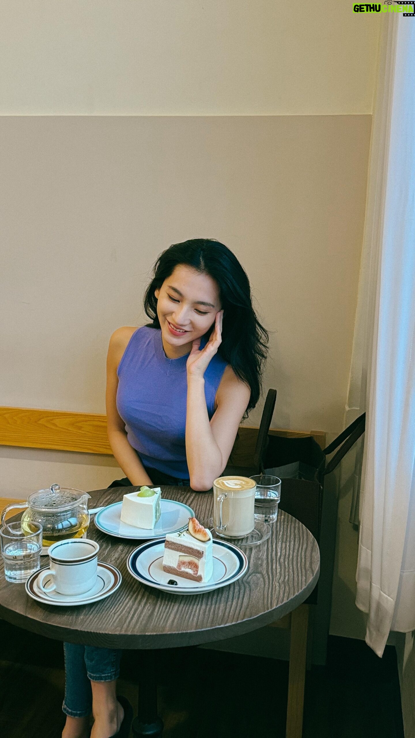 Lilli Lin - 3 Likes - 新髮型報到 🫡
謝謝尼爾 永遠比我注意、照顧我的髮況
有這樣的設計師真的是🥺 太Luckyyyy
也謝謝 @isa_isa_li @timeless_ut 的幫忙🫶🏻
Got a fresh new hairstyle from @near_53 🔥
Saw @luseeyalu’s reels and was absolutely fascinated by her transition idea! 🤩 It’s definitely not as easy as it looks…😂