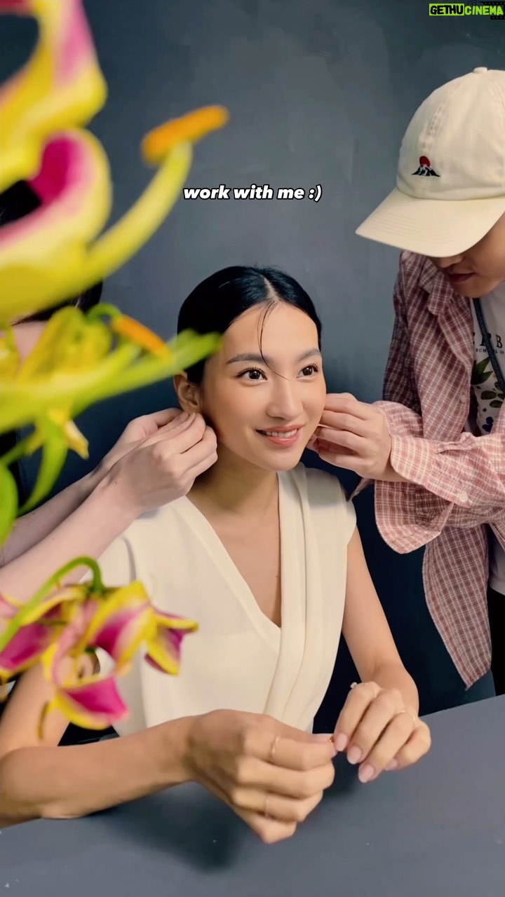 Lilli Lin - 3 Likes - sometimes we wear different pieces on each ear to save time during the shoot 📸😆
:還有在拍照嗎?
有啊,但發的比較少~
(轉頭來分享一個!)
你們知道拍飾品的時候
有時會左右耳戴不一樣
這樣可以縮短拍照時間很多喔😀