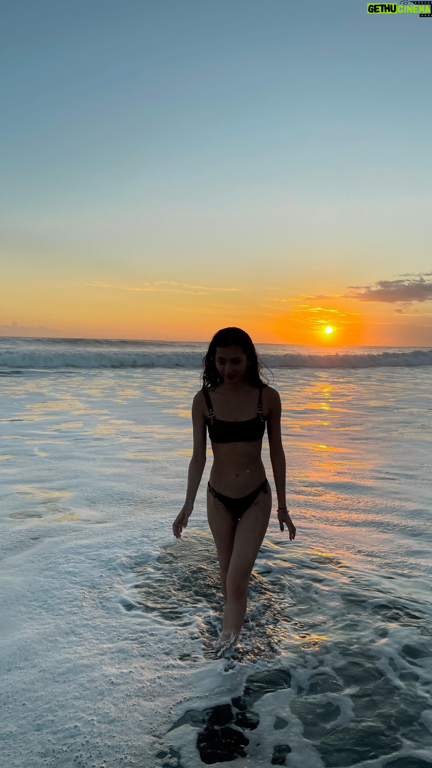 Lilli Lin - 3 Likes - Magic hour is my happy hour ᕕ( ᐛ )ᕗ
Want to spend the rest of my sunsets with you and Sandy
那天和另一半聊到自我的原則、界線
聊著聊著突然想拍拍自己,給自己一個大鼓勵
以往陷入熱戀,鐵定是延機票,想在粉紅泡泡久一點
這次卻發現:如果不是因為他,我現在可能還在烏布
是因為這份突如其來的緣
發現對自己所需要的時間和空間更清晰
更能夠尊重自己內心的需求
以往可能聽不見、看不到
發現時 彼此可能已逼近臨界點
一路走來好像更認識自己了
好像更理解「愛自己才能愛他人」這句話
也謝謝這份關係
讓我看見自己在愛的路上呢
真好呀 謝謝所有🙏🏻
Through the dusk, wisdom grew
Thankful for the old and new
Paths converge, yet I am free
In this love, I discover me🌬