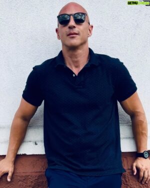 Lillo Brancato Instagram - SUMMER 2024☀️⛱️🏝️🩳👙🐚🌊 #summer #summertime #summervibes #summer2024 #smiling #raybans #baldhead #cleanshaven #thankful #grateful #blessed #freedom #secondchances #Godisgreat