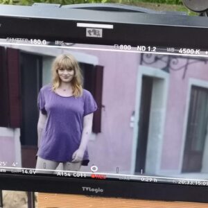 Lilly Dreesen Instagram - Ich wie ich Spaß am Set habe 🤩Nur noch zwei Drehtage und dann geht auch dieses wundervolle Projekt zu Ende. Ich muss sagen, nach 2 Monaten Italien freue ich mich sehr auf meine Familie und Freund:innen 😍 trotzdem werde ich natürlich das Team und Set vermissen ! Swipe to See Me in Action 😄 📸 @janafilipp #rauschdeslebens #actress #happy #lovemyjob #italy #zdf #bavariafiction @agenturadam @birnbaum.berlin @bavariafiction