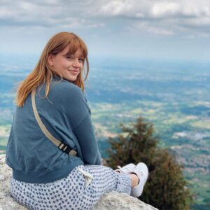 Lilly Dreesen Instagram - Hoch Hinaus ☁️ 

Heute hab ich meinen freien Tag in den Bergen genoßen und ihr so ☺️ 

Swipe and let my hair fly 🤩😉

#reisen #happy #berge #italien #freetime