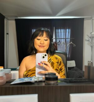Lily Du Instagram - Belated MAY: we filmed S4 of @dirtylaundrydo and my hands got so swollen 🖐️
