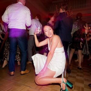 Lily Du Instagram - wedding is for making all ur strong girlies pick u up after they break the bed
📸: @connieandstewart